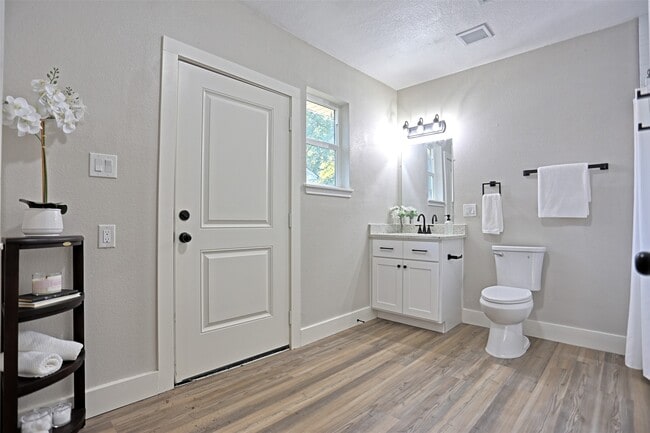 Photo - 704 Natchez River Cir