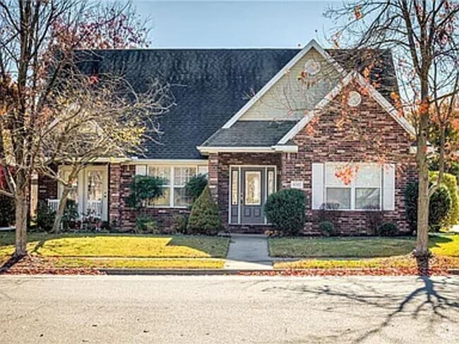 Building Photo - Available September 1st!  4 Bedroom, 3 Ful... Rental
