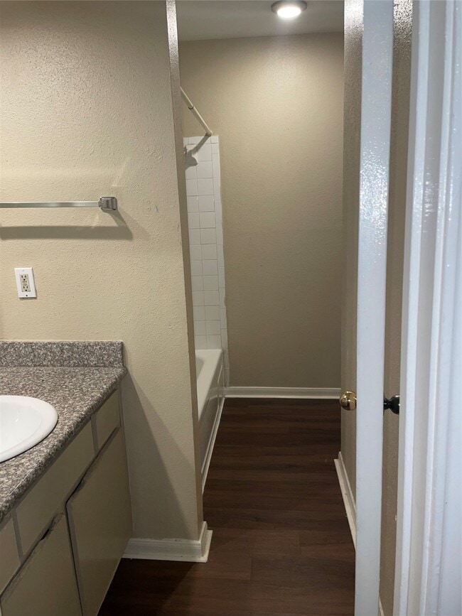 Building Photo - 4710 Airport Blvd Unit 206 Rental