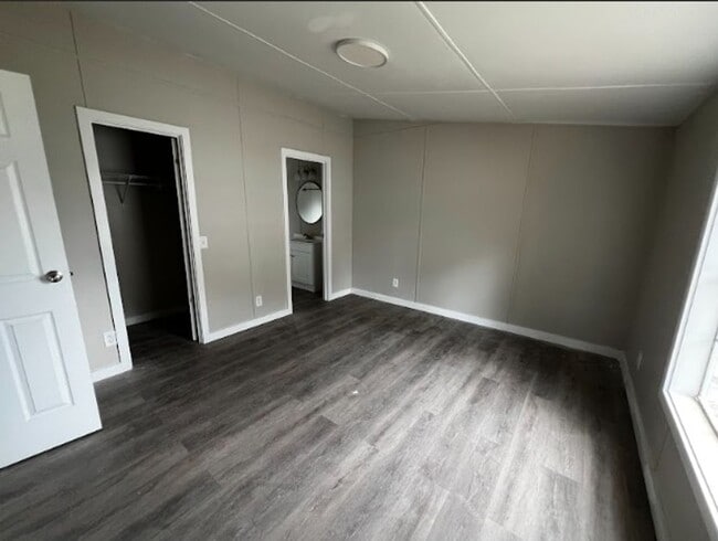 Photo - Newly Renovated 3/2 available in Silver Lake. Unit Lot 46