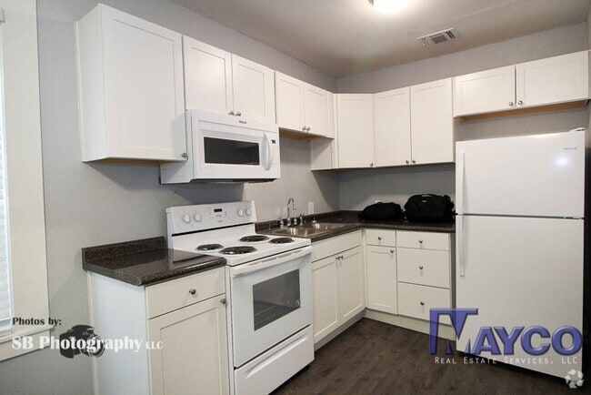 Building Photo - 1 bedroom house in Highland!