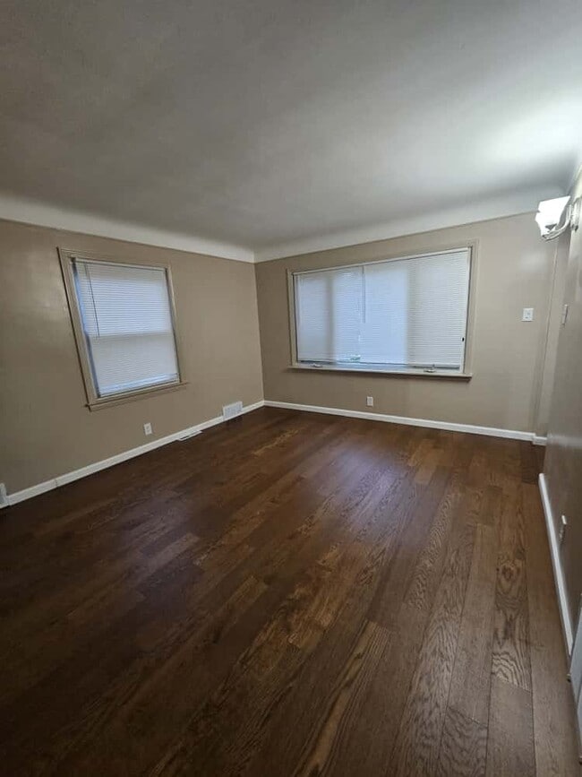 Photo - 19684 Roscommon St