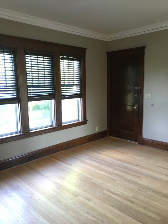 Main Floor Living Room - 3333 N Newhall St
