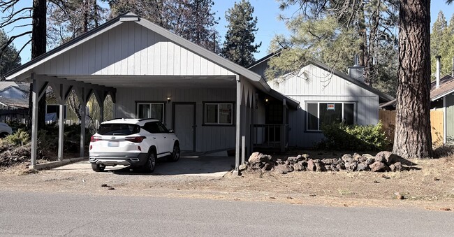 Photo - 670 Pine Way