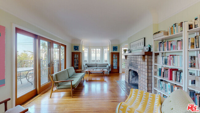 Building Photo - 3627 Crestmont Ave Rental