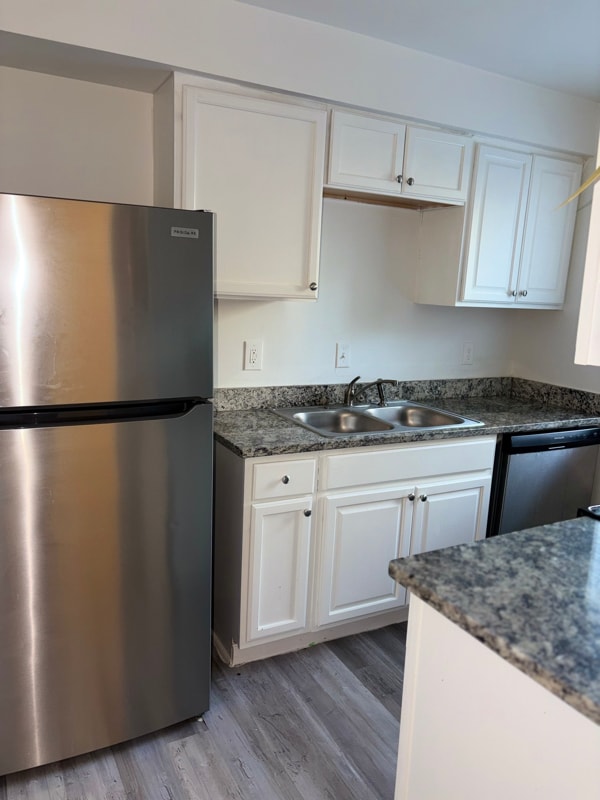 Photo - 4900 Central Dr