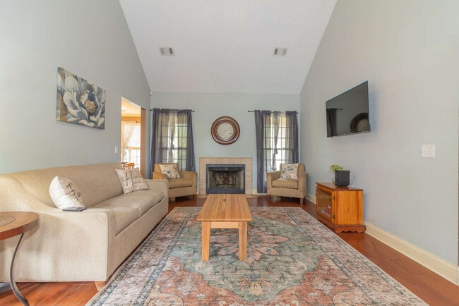 Photo - 4235 King Arthur Pl Unit SI ID1043511P