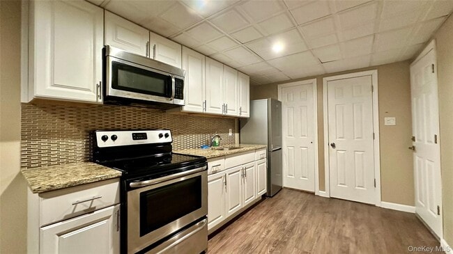 Building Photo - 320 New York Ave Unit 3