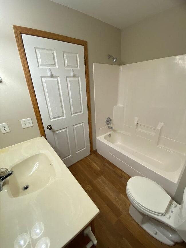 Photo - 1451 Summit St