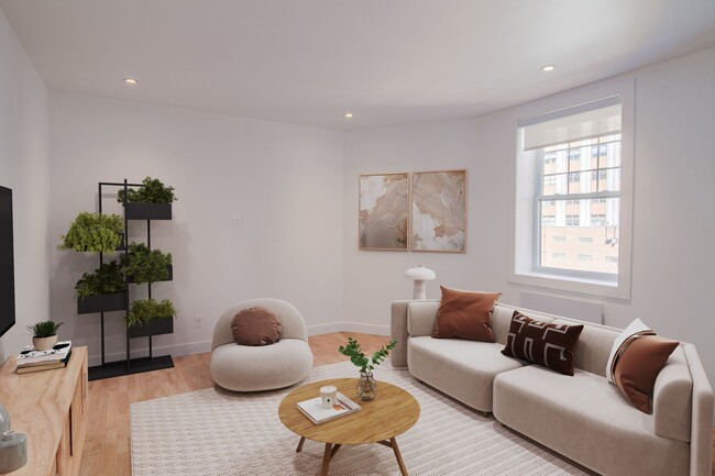 Photo - 2100 Rue du Fort Unit 401