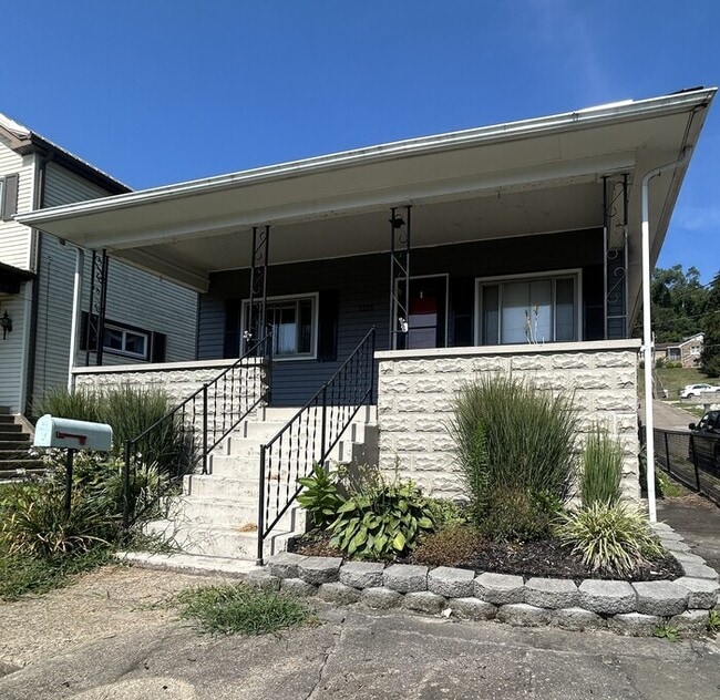 Building Photo - 3 Bedroom, 2 Bathroom House in Martins Ferry
