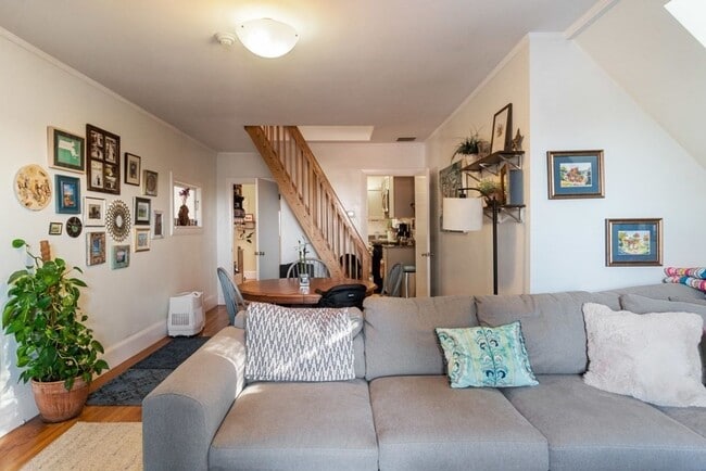 Photo - 10 W Bellevue Ave Unit B