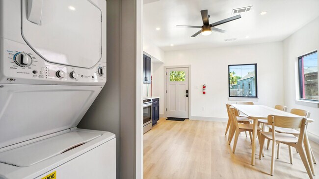 Photo - 1712 N Robertson St