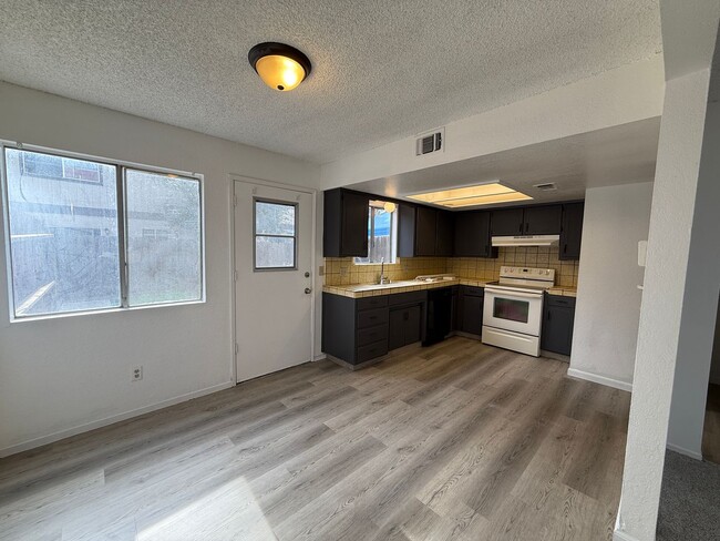 Photo - Porterville Townhouse for Rent: 2 Bedroom, 1.5 bath