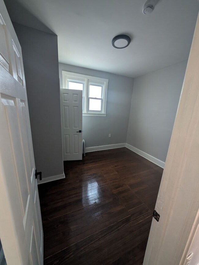 Building Photo - 160 S 12th St Unit 160 S 12th St