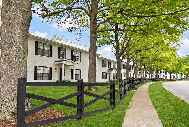 1- and 2-Bedroom Apartments in Lexington, Kentucky - The Colony at the Oaks