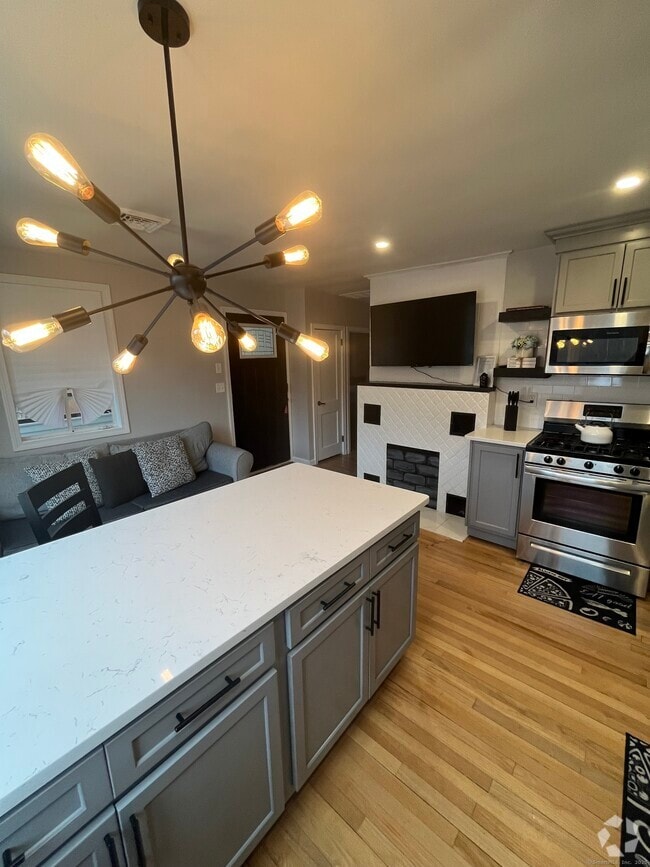 Building Photo - 538 Winthrop Rd Unit 9 Rental