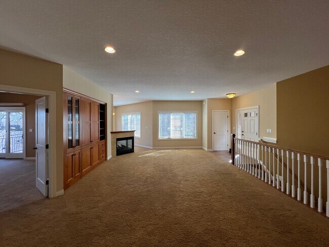 694 Panorama Cir NW