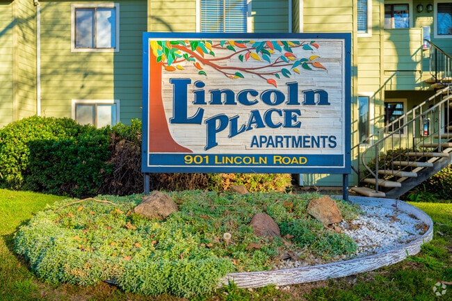 Signage - Lincoln Place