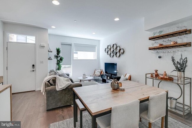 Photo - 938 N Leithgow St