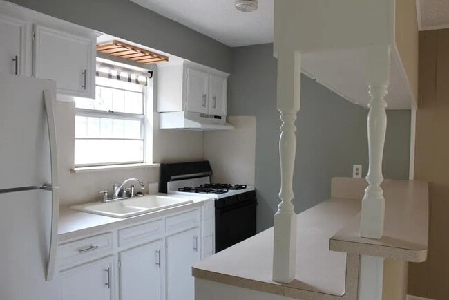 Photo - 902 Euclid St