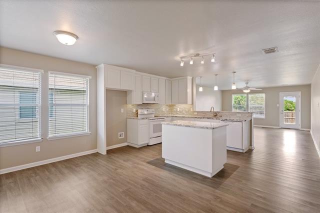 Photo - 1005 Live Oak Dr