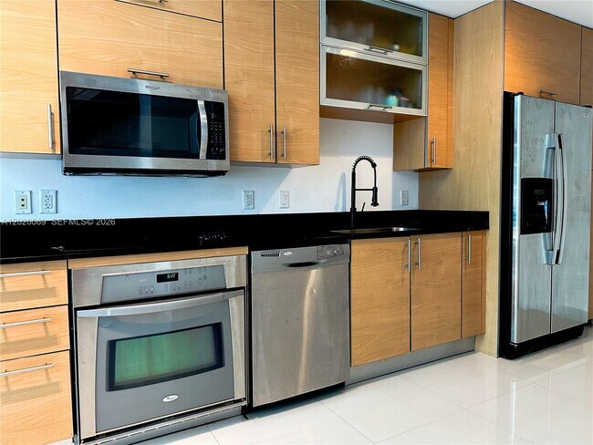 Photo - 60 SW 13th St Unidad 3418