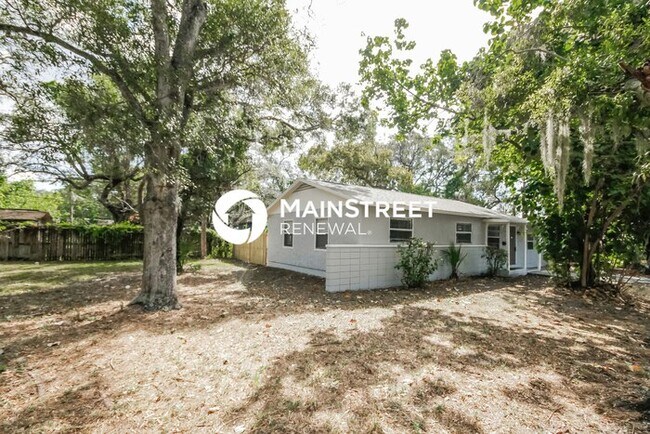 Photo - 3 Bedroom Pet-Friendly Home in St Petersburg, FL with Main Street Renewal