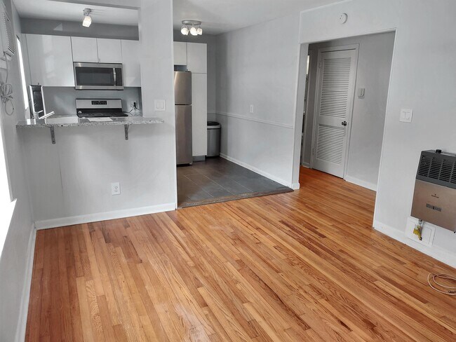 Photo - 812 Piedmont Ave NE