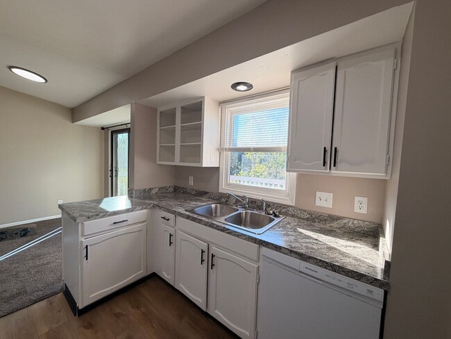 Photo - Rockford Schools! 4 Bedroom Duplex
