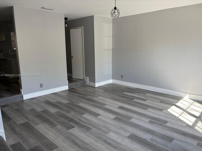 Photo - 2892 S Cambridge Ln