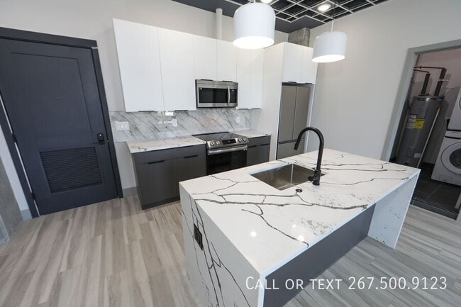 Building Photo - 1810 E Venango St Unit 501