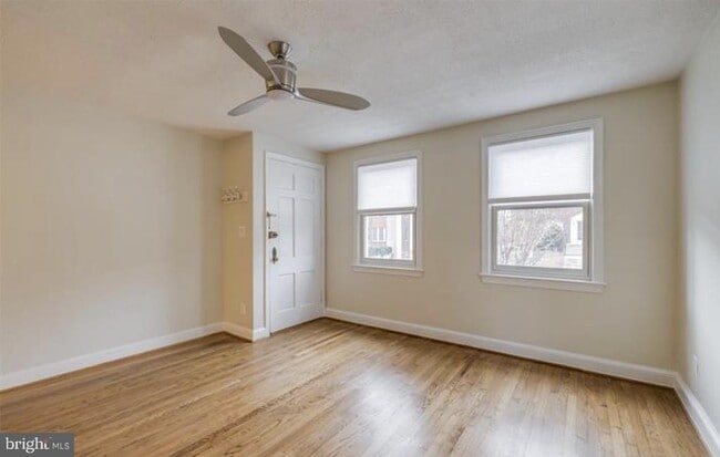 Photo - 1509 N Rhodes St Unit 2