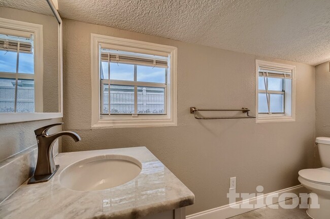 Photo - 1125 Michigan Dr N