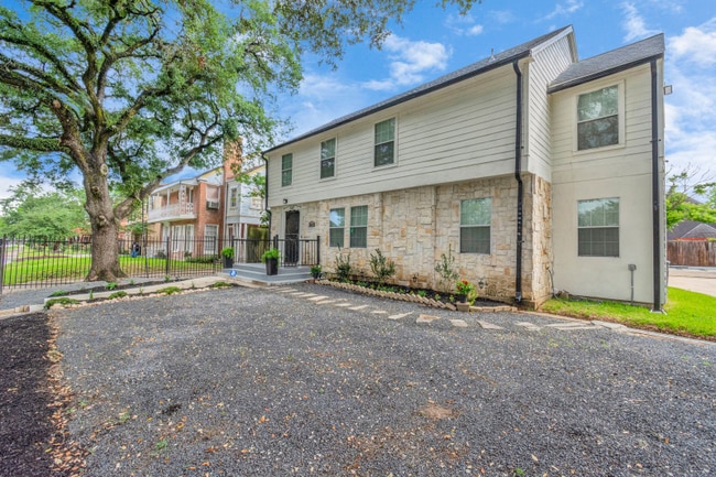 Photo - 2817 Southmore Blvd Unidad 2