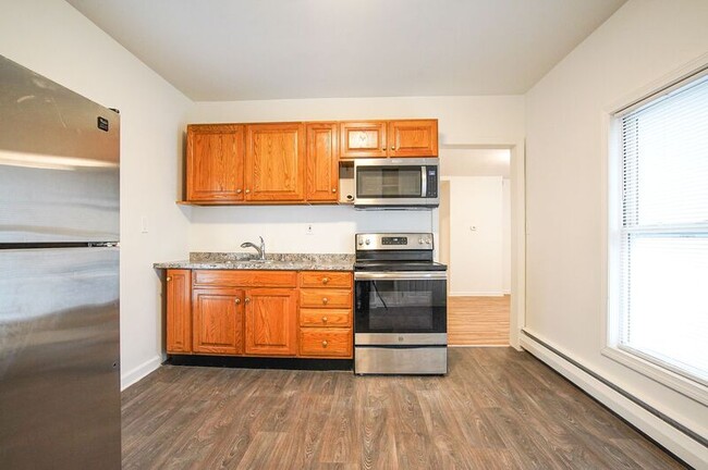 70-72 Walnut St - 70-72 Walnut St Condo Unit 2R