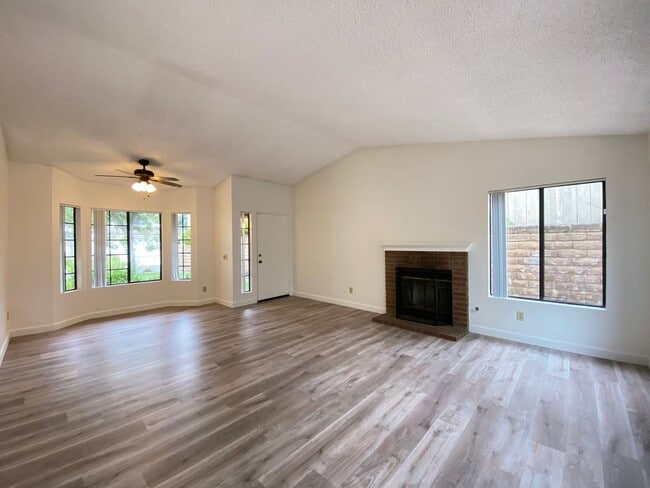 Photo - 3Bd/2.5Ba 2 Story House in Shadowridge!