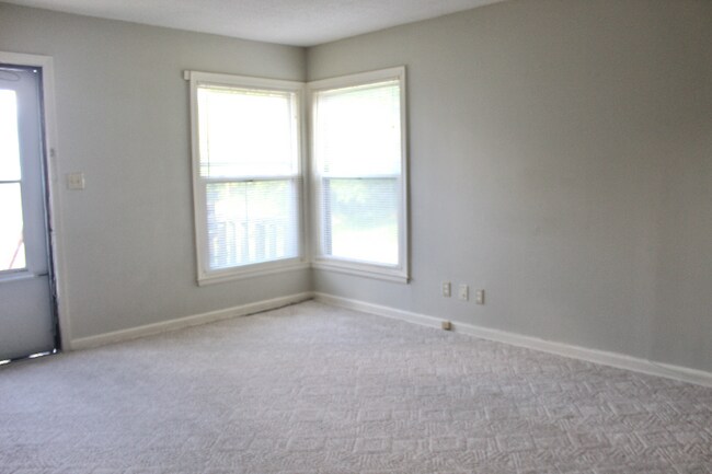 Photo - 211 E 11th St