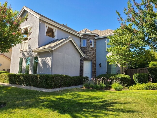 Building Photo - 4 Bdrm, 3 Bath on Empire Ranch Golf Course Rental