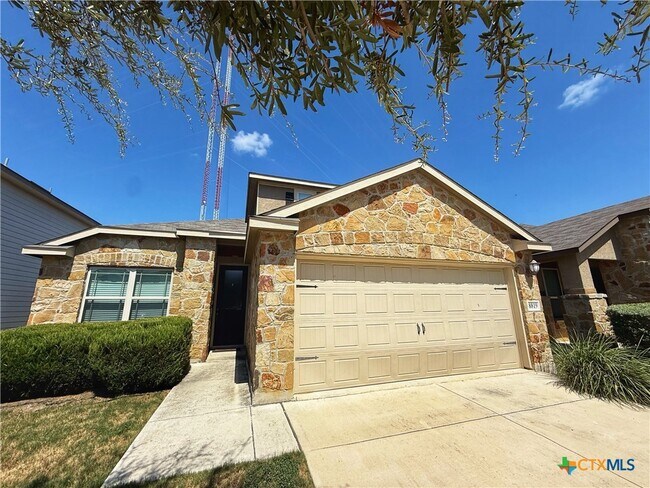 Building Photo - 8819 Straight Oaks