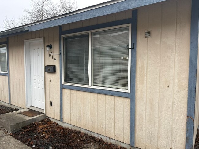 Building Photo - MP149 - 1014-1016 E Crown Ave Unit 1014