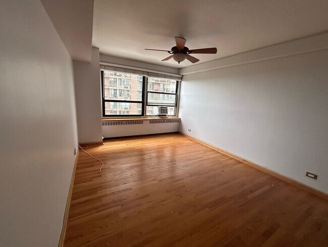 Photo - 4180 N Marine Dr Unit 405