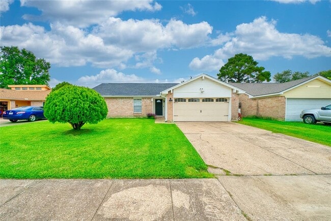 Photo - 1323 Oakengates Dr House
