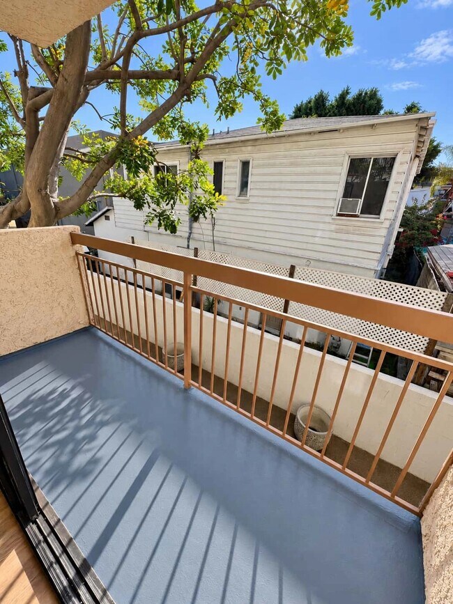 1321 N Vista St Unit 107