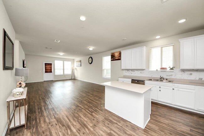 Photo - 25827 Kinship Ct
