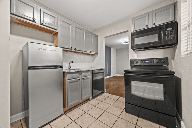 Kitchen - 692 Smith St SW