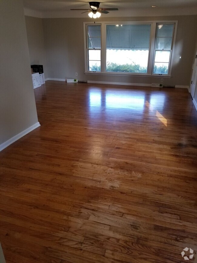 Building Photo - Newly Remodeled 3 bedroom ! Rental