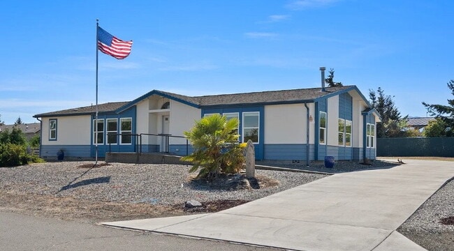 Building Photo - Large home with 3-car garage- 6 month leas...