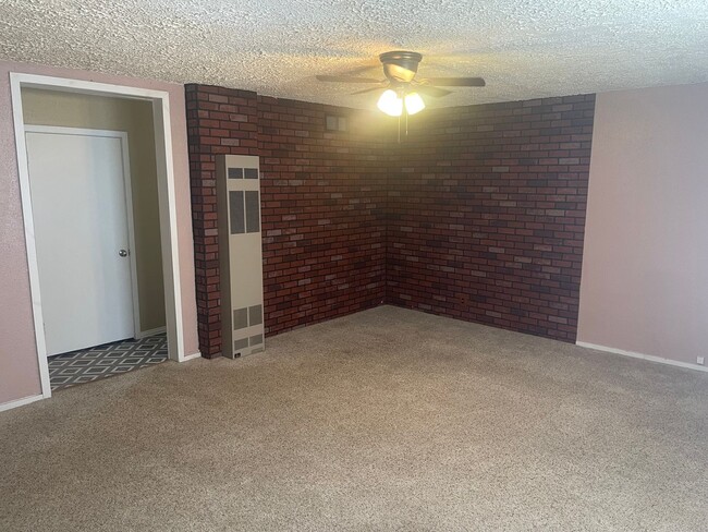 Photo - 908 Maple St