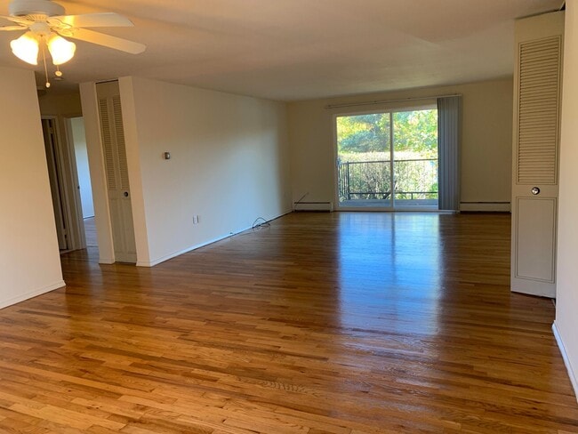 Photo - Lakeview 1 BR Unit 10B-3